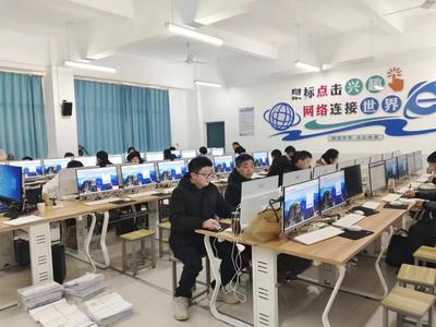泗縣創(chuàng)新開展“行業(yè)評(píng)價(jià)”，以網(wǎng)絡(luò)技術(shù)服務(wù)推動(dòng)初級(jí)職稱陽(yáng)光評(píng)審